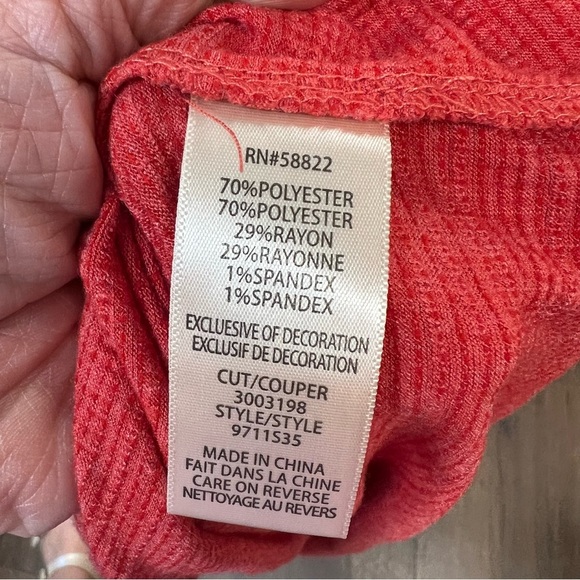 Max studio red three-quarter sleeve crocheted top SZ MED - Picture 4 of 4